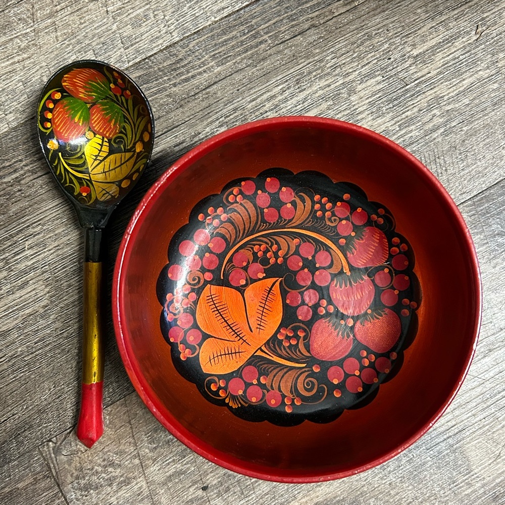 Russian Lacquer Bowl and Spoon - Picture 7 of 10